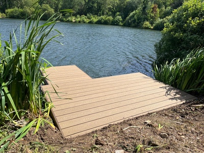 Jetty with composite deck