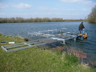 Installing the aluminium framed structure for a u-shaped jetty