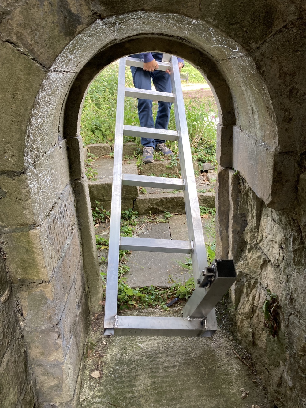 Narrow access for jetty installation