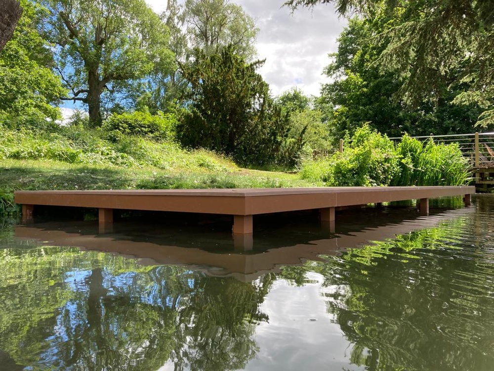 Mooring with powder coated legs and frame